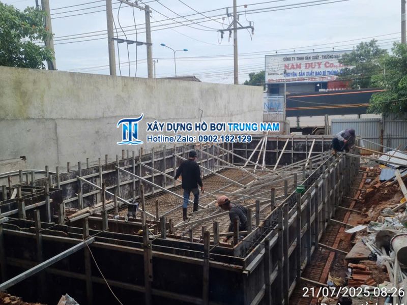 thi-cong-ho-boi-tai-phuoc-long-binh-phuoc-04.jpg